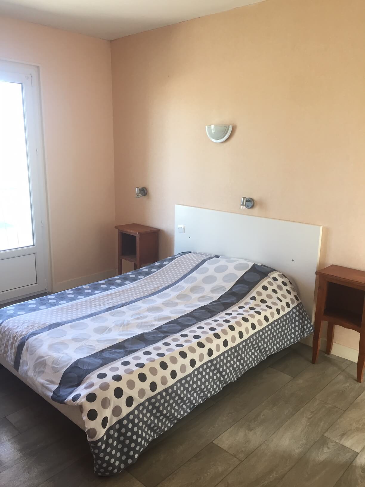 Chambre meublée